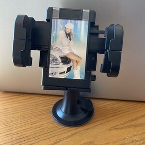 Adjustable Car Windshield Mount for Phones, MP3 Player, Navigation Device